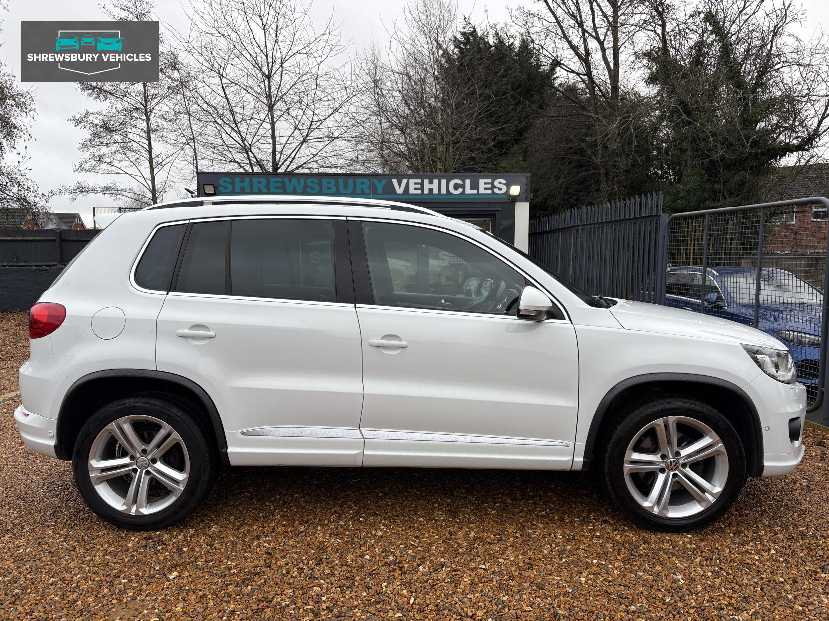 Volkswagen Tiguan 2.0 TDI BlueMotion Tech R-Line SUV 5dr Diesel DSG 4WD Euro 5 (s/s) (Nav) (140 ps)
