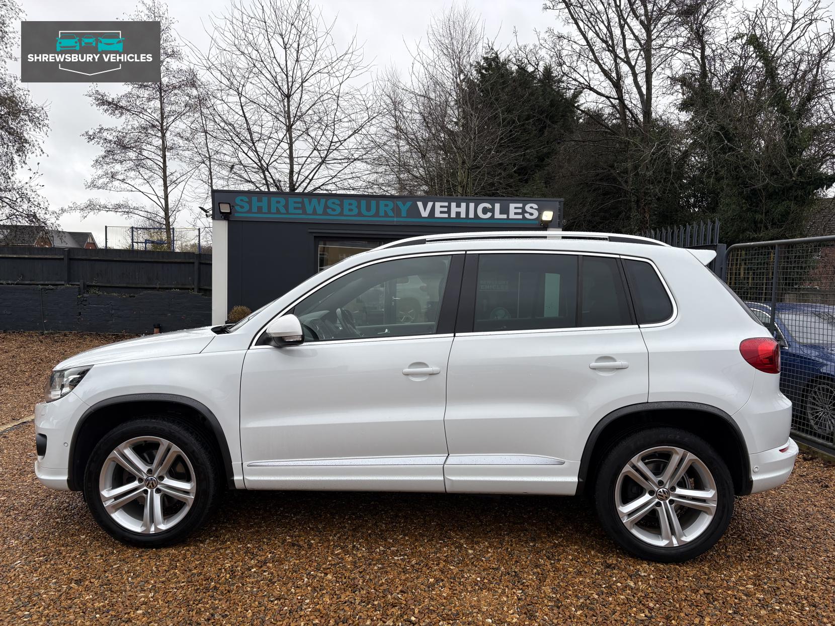 Volkswagen Tiguan 2.0 TDI BlueMotion Tech R-Line SUV 5dr Diesel DSG 4WD Euro 5 (s/s) (Nav) (140 ps)
