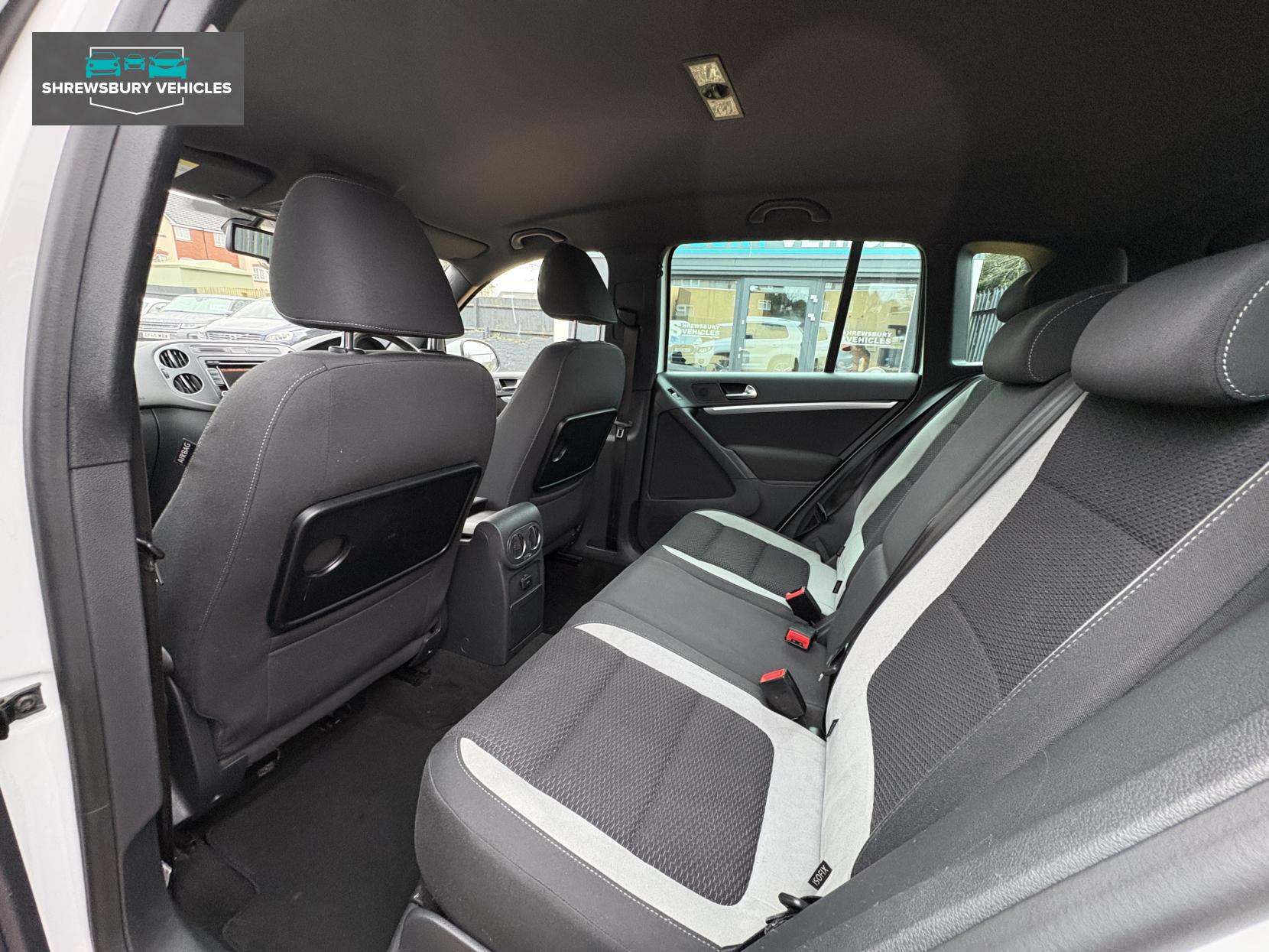 Volkswagen Tiguan 2.0 TDI BlueMotion Tech R-Line SUV 5dr Diesel DSG 4WD Euro 5 (s/s) (Nav) (140 ps)