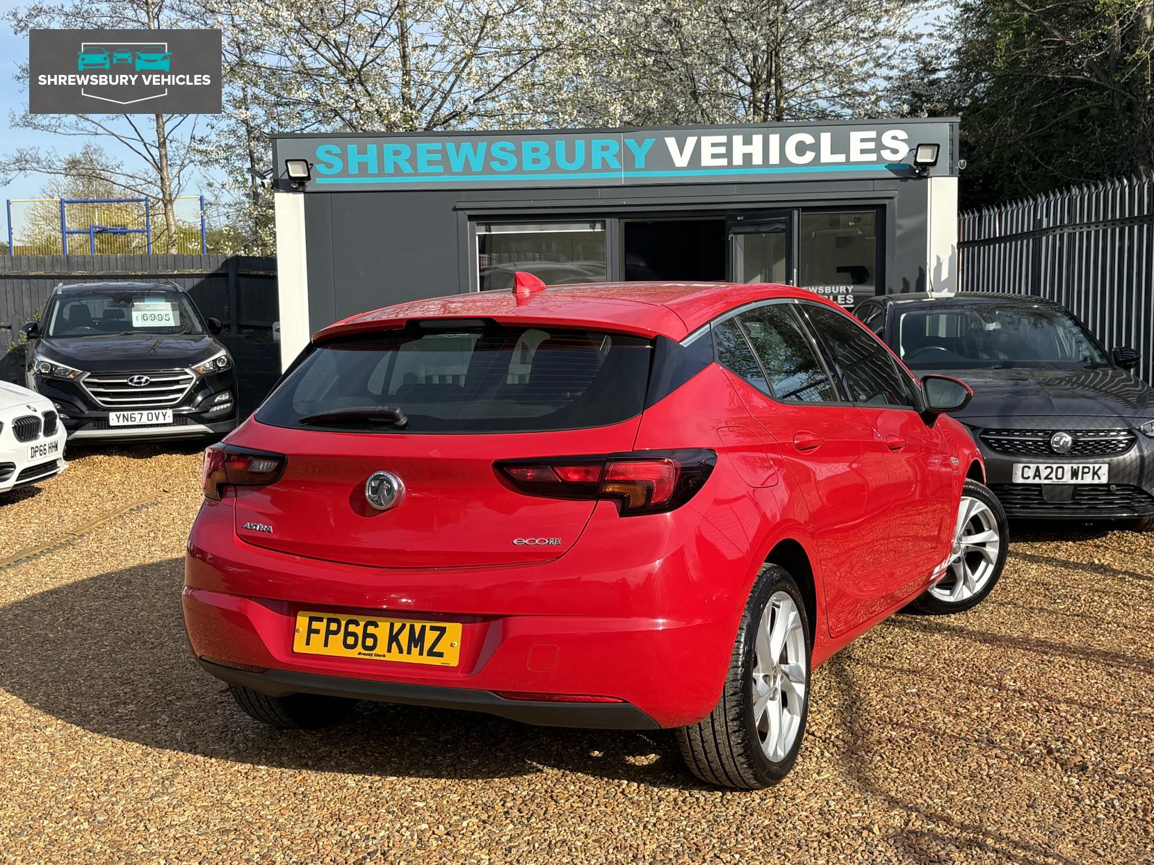 Vauxhall Astra 1.0i Turbo ecoFLEX SRi Nav Hatchback 5dr Petrol Manual Euro 6 (s/s) (105 ps)