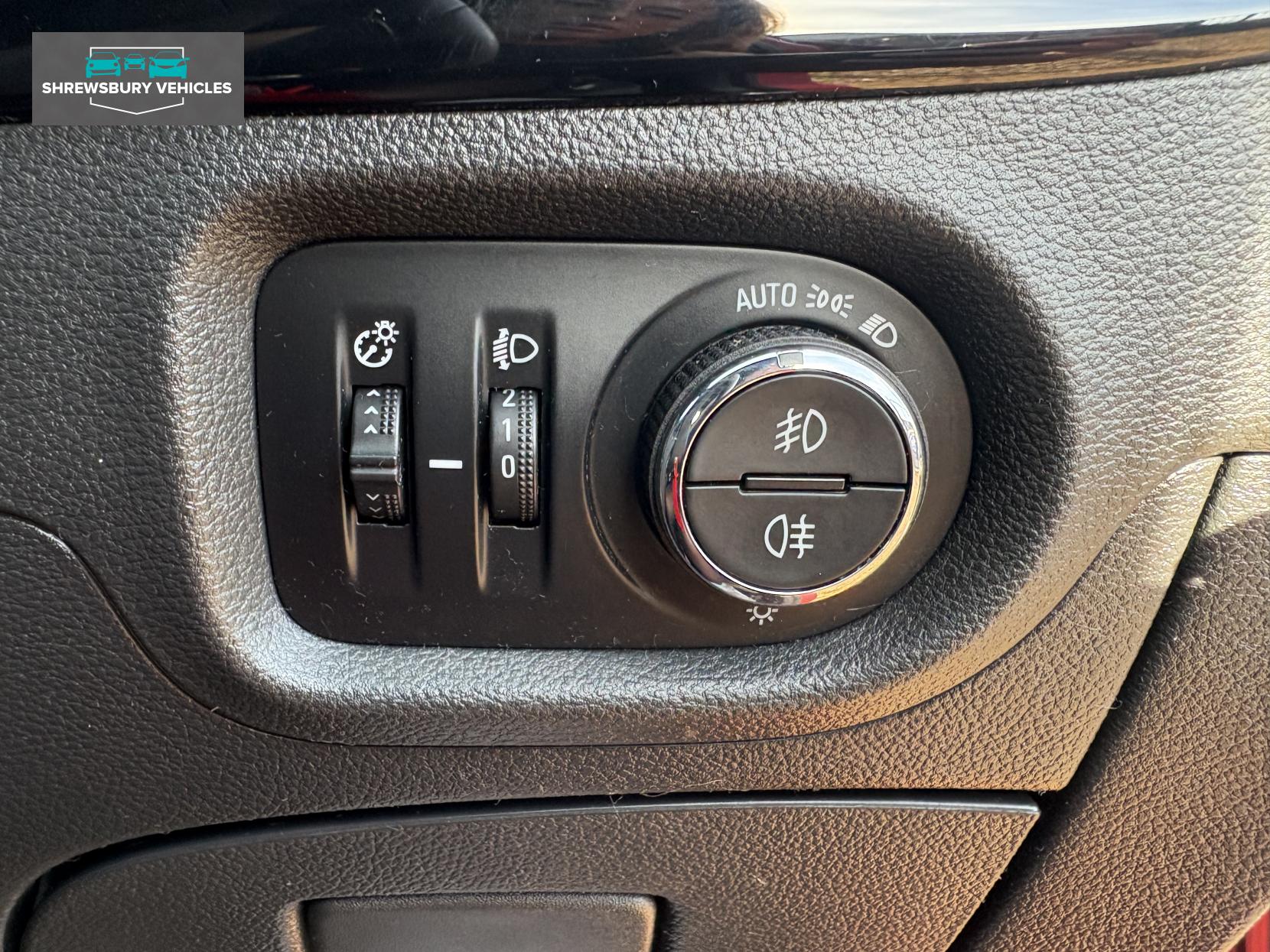 Vauxhall Astra 1.0i Turbo ecoFLEX SRi Nav Hatchback 5dr Petrol Manual Euro 6 (s/s) (105 ps)