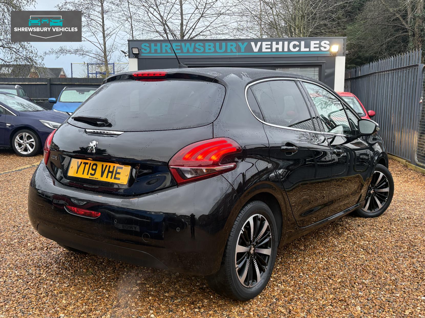 Peugeot 208 1.2 PureTech Tech Edition Hatchback 5dr Petrol Manual Euro 6 (s/s) (82 ps)