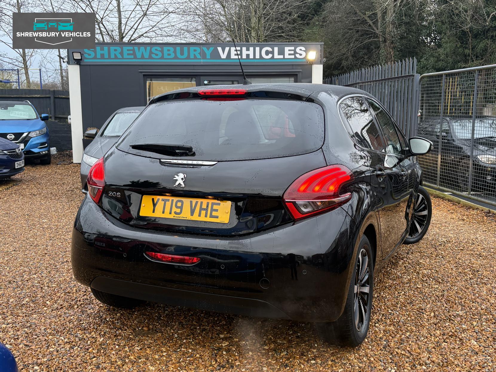 Peugeot 208 1.2 PureTech Tech Edition Hatchback 5dr Petrol Manual Euro 6 (s/s) (82 ps)