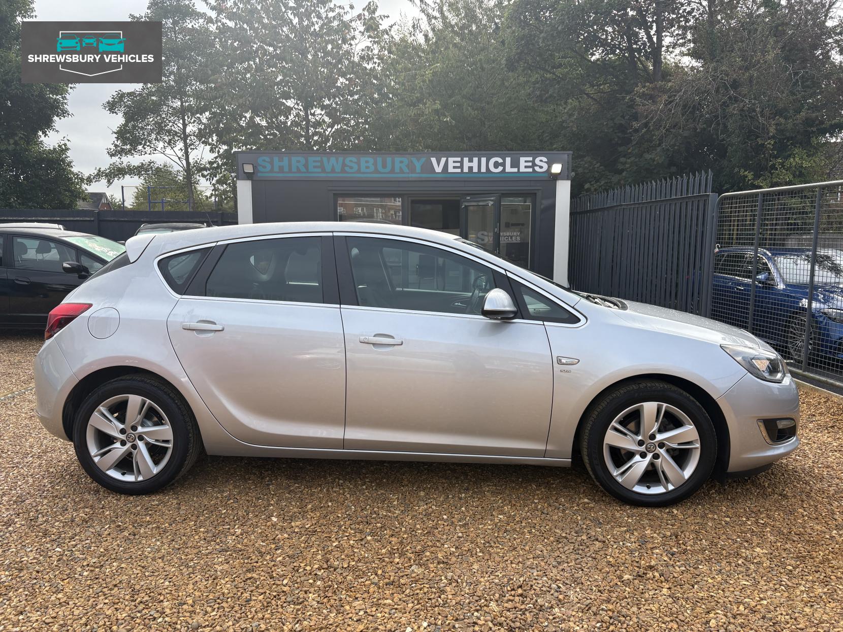 Vauxhall Astra 1.6 16v SRi Hatchback 5dr Petrol Manual Euro 5 (115 ps)
