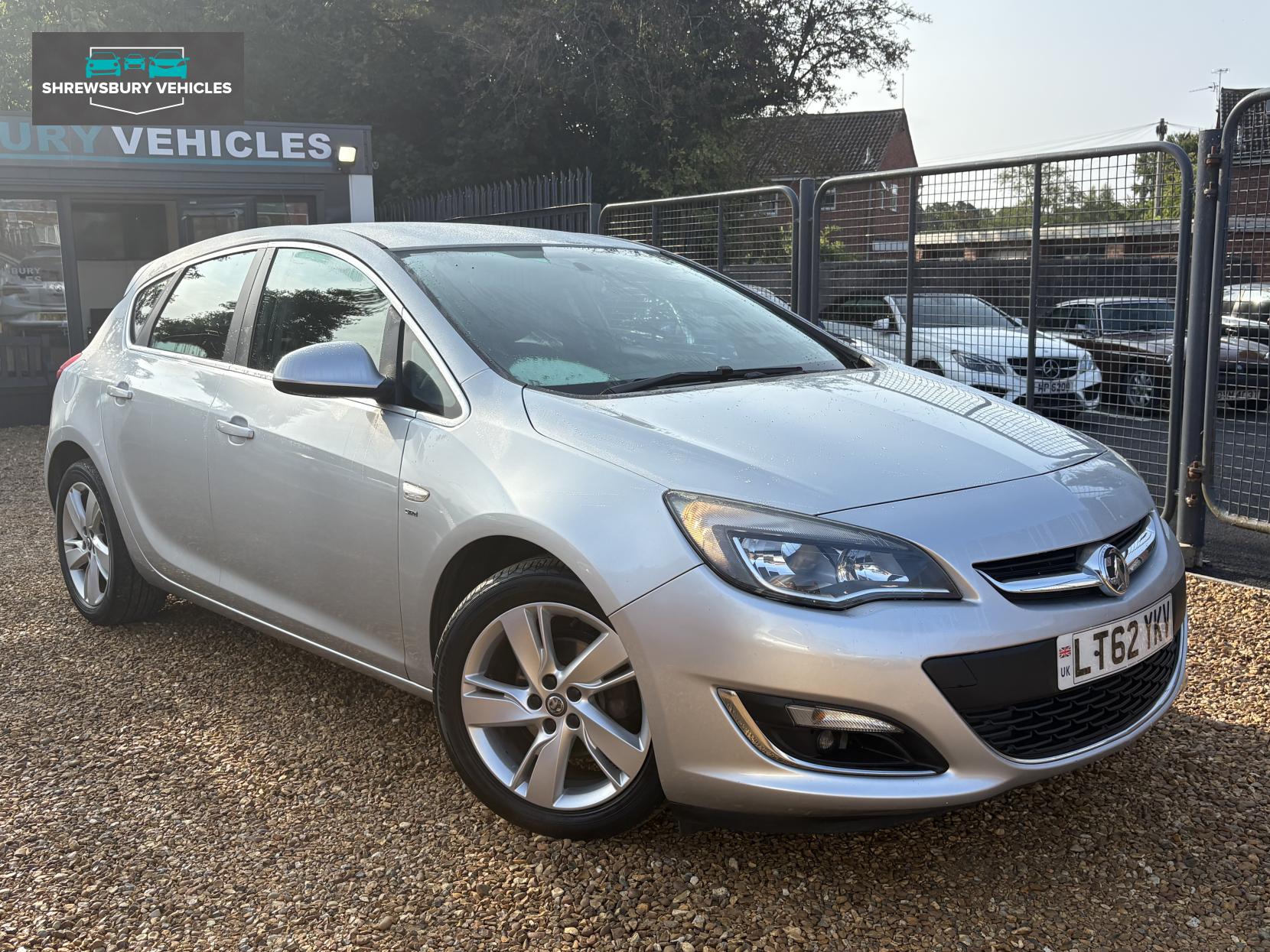 Vauxhall Astra 1.6 16v SRi Hatchback 5dr Petrol Manual Euro 5 (115 ps)