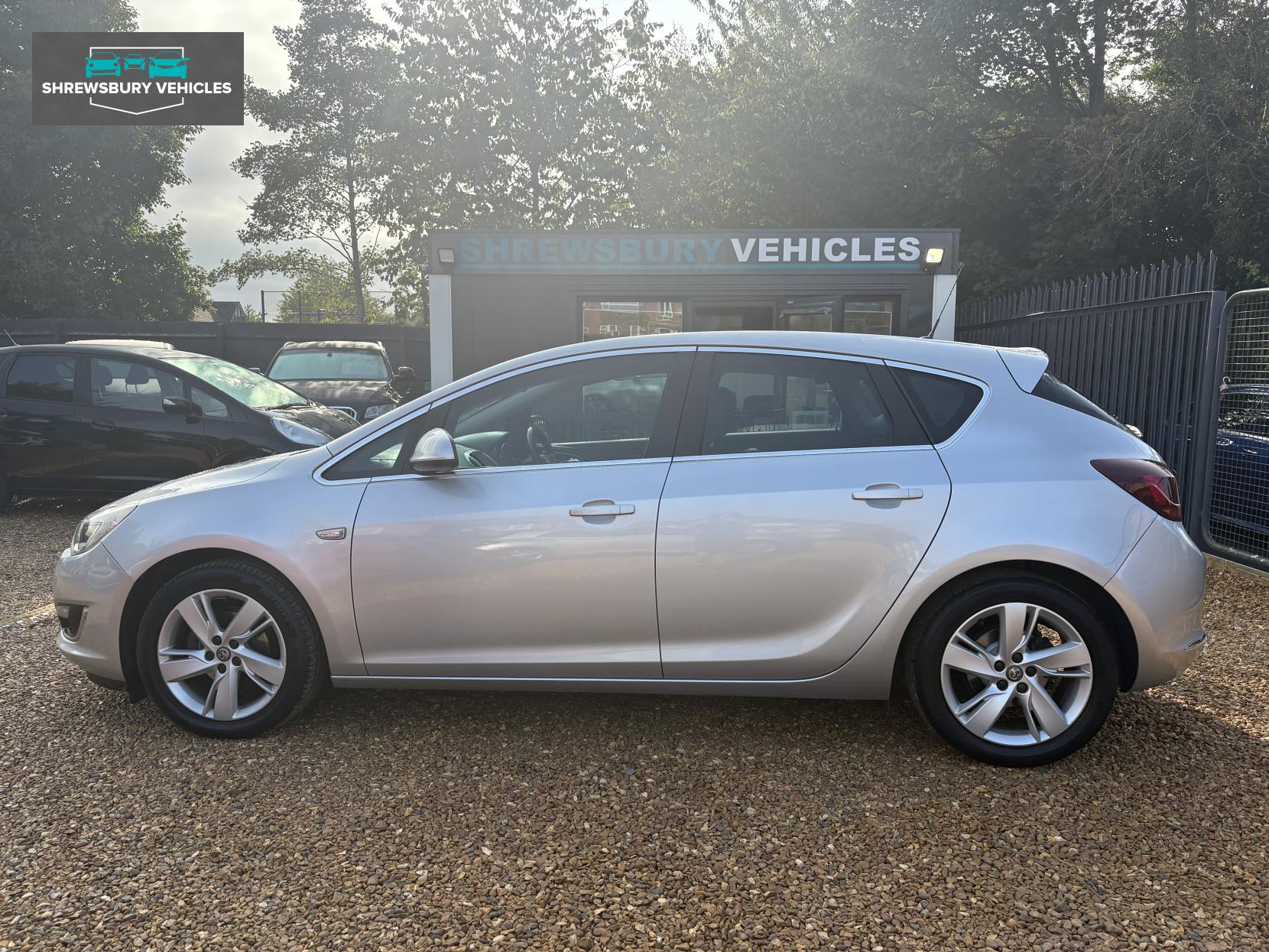 Vauxhall Astra 1.6 16v SRi Hatchback 5dr Petrol Manual Euro 5 (115 ps)