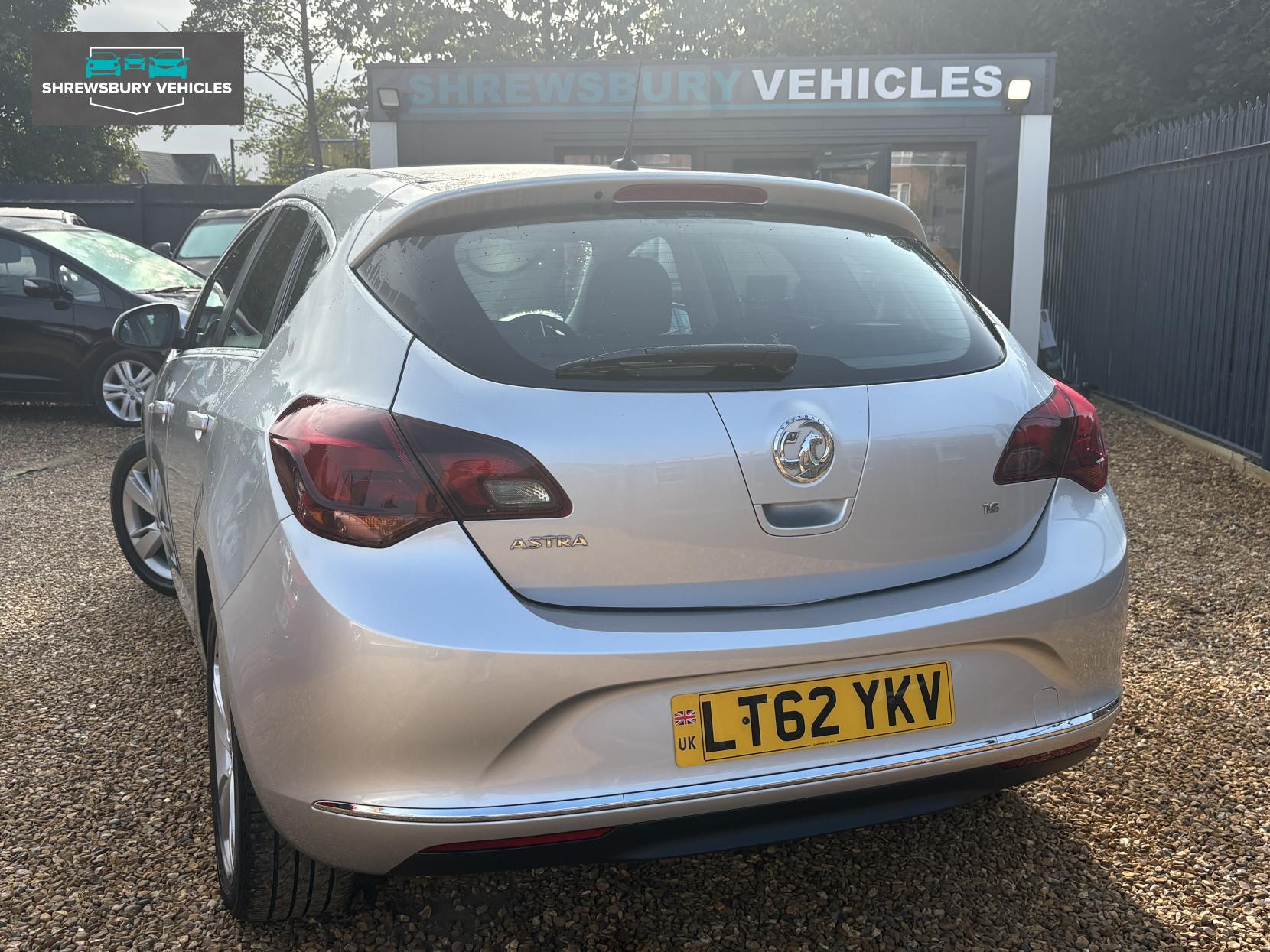 Vauxhall Astra 1.6 16v SRi Hatchback 5dr Petrol Manual Euro 5 (115 ps)