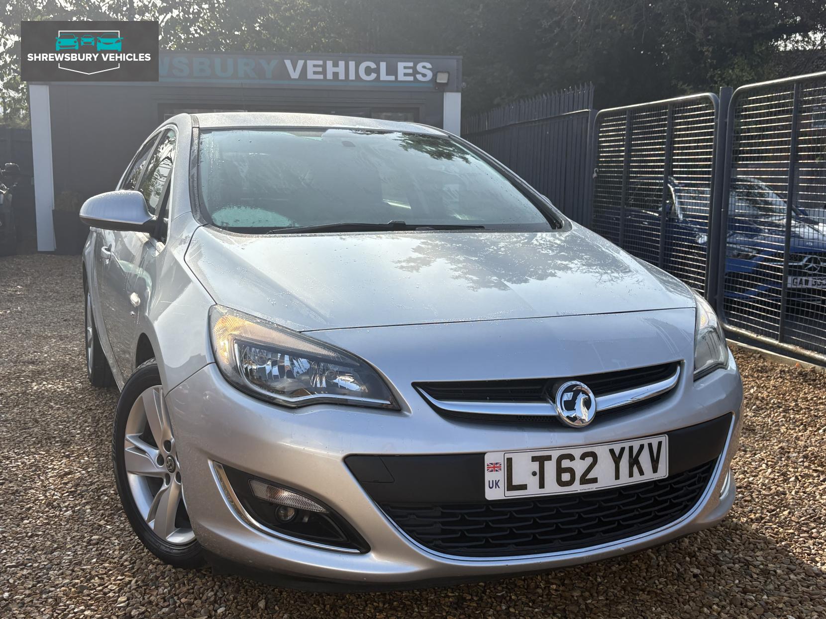 Vauxhall Astra 1.6 16v SRi Hatchback 5dr Petrol Manual Euro 5 (115 ps)