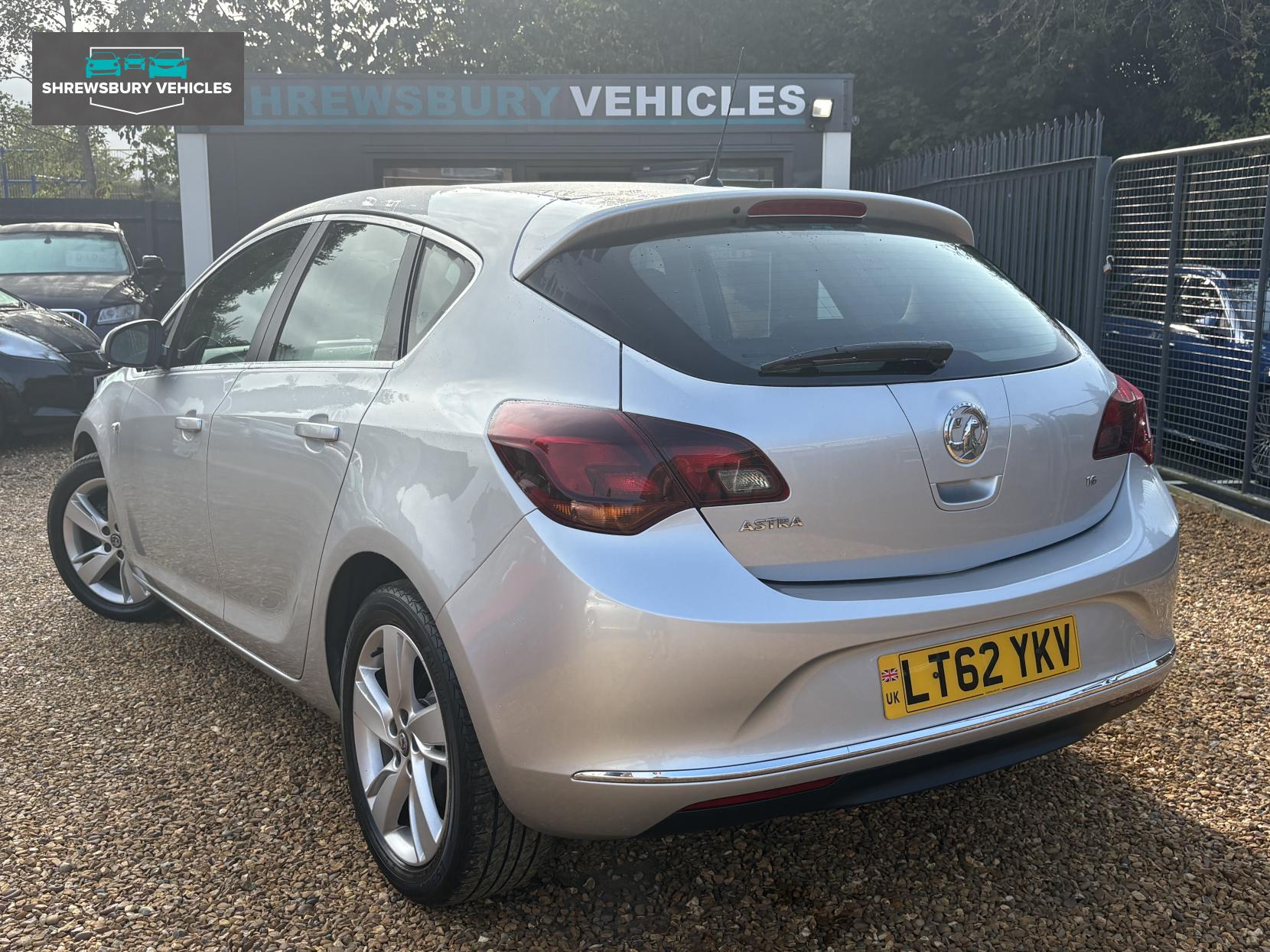 Vauxhall Astra 1.6 16v SRi Hatchback 5dr Petrol Manual Euro 5 (115 ps)