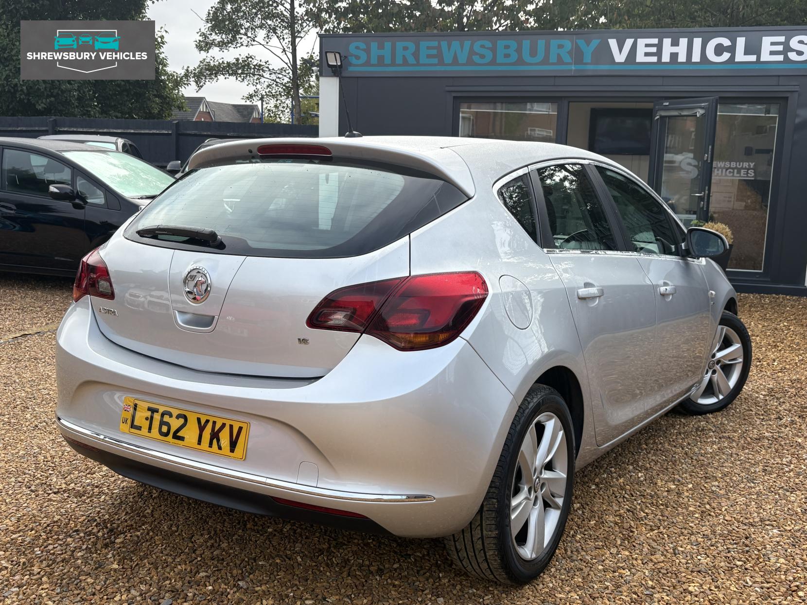 Vauxhall Astra 1.6 16v SRi Hatchback 5dr Petrol Manual Euro 5 (115 ps)