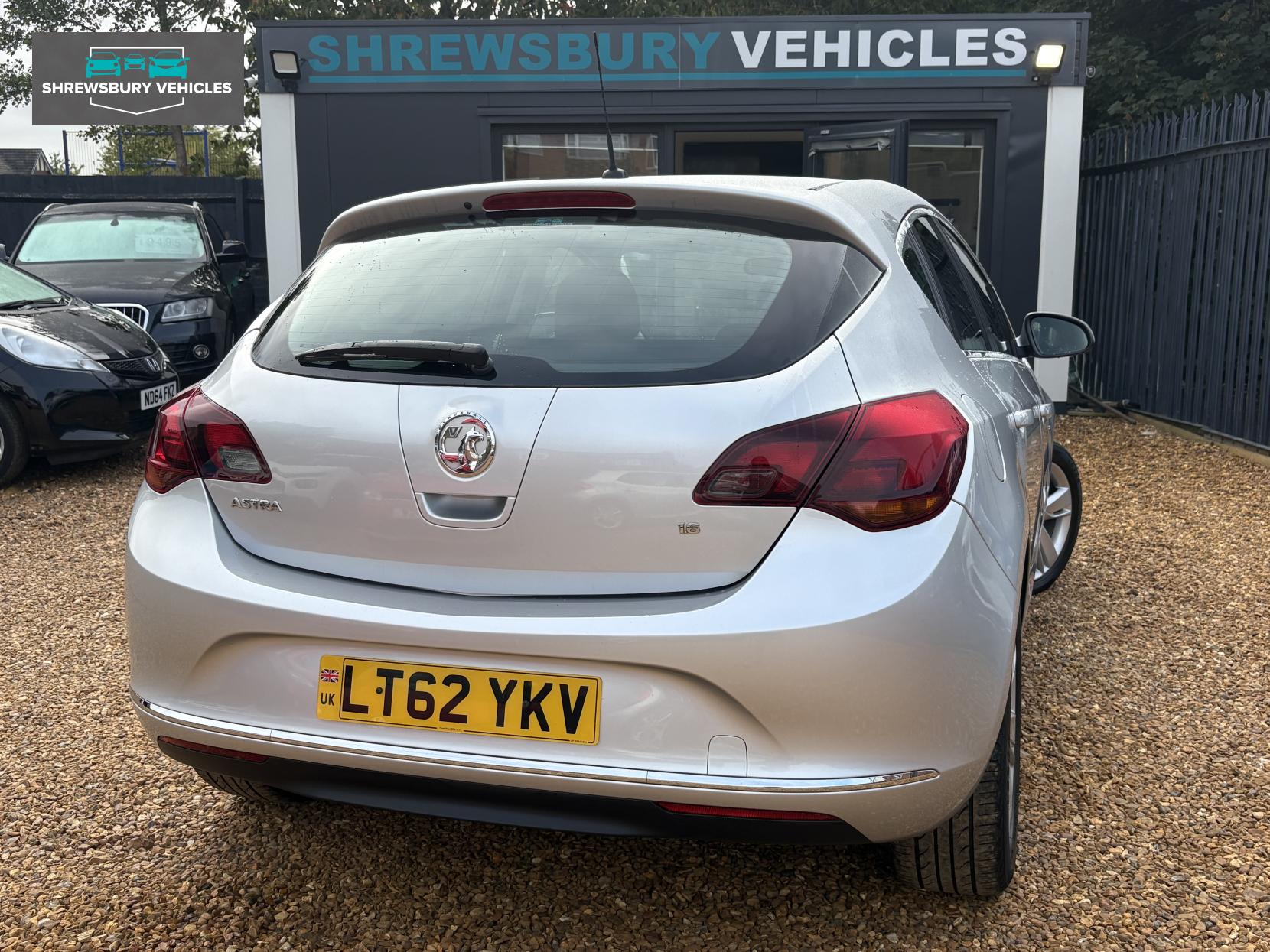 Vauxhall Astra 1.6 16v SRi Hatchback 5dr Petrol Manual Euro 5 (115 ps)