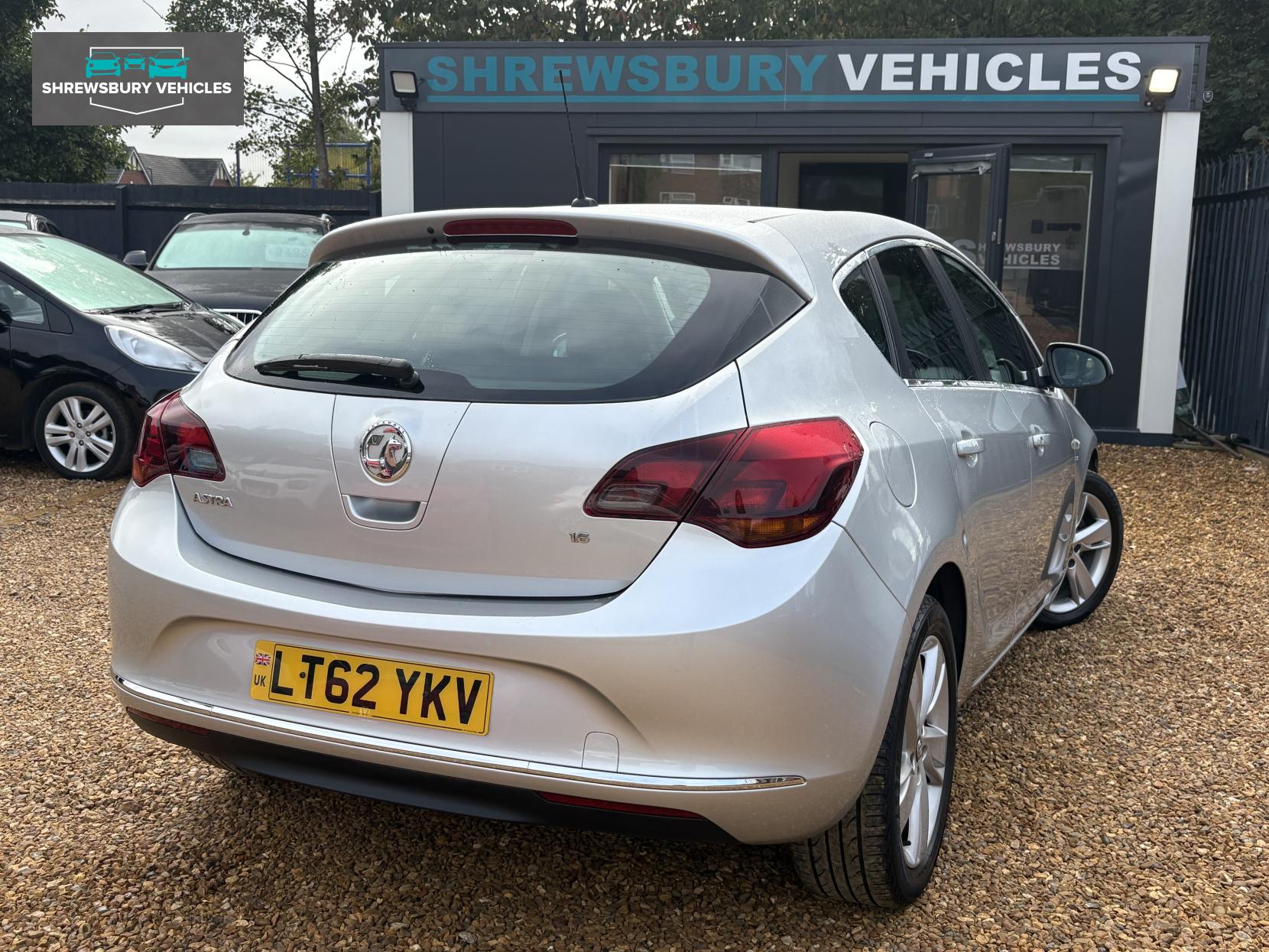 Vauxhall Astra 1.6 16v SRi Hatchback 5dr Petrol Manual Euro 5 (115 ps)
