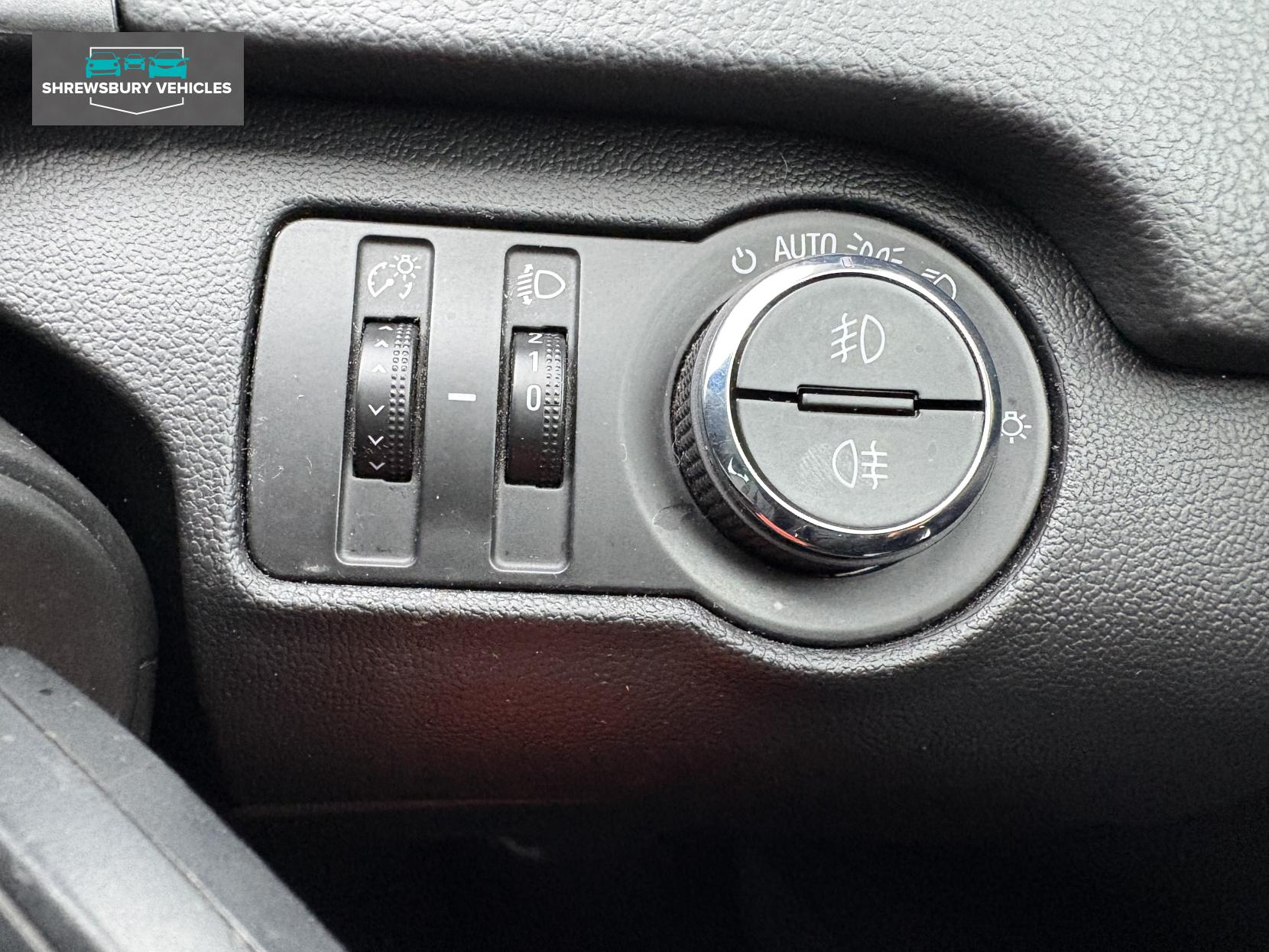 Vauxhall Insignia 1.4i Turbo SRi Hatchback 5dr Petrol Manual Euro 6 (s/s) (140 ps)