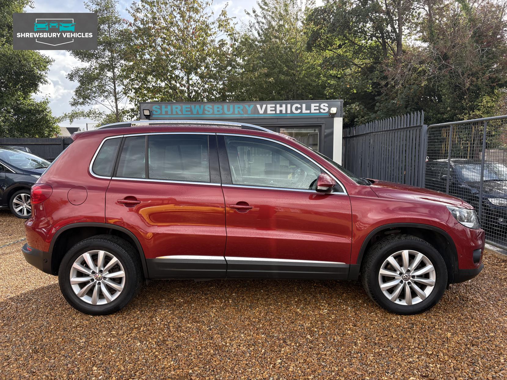 Volkswagen Tiguan 2.0 TDI BlueMotion Tech Match SUV 5dr Diesel DSG 4WD Euro 5 (s/s) (140 ps)