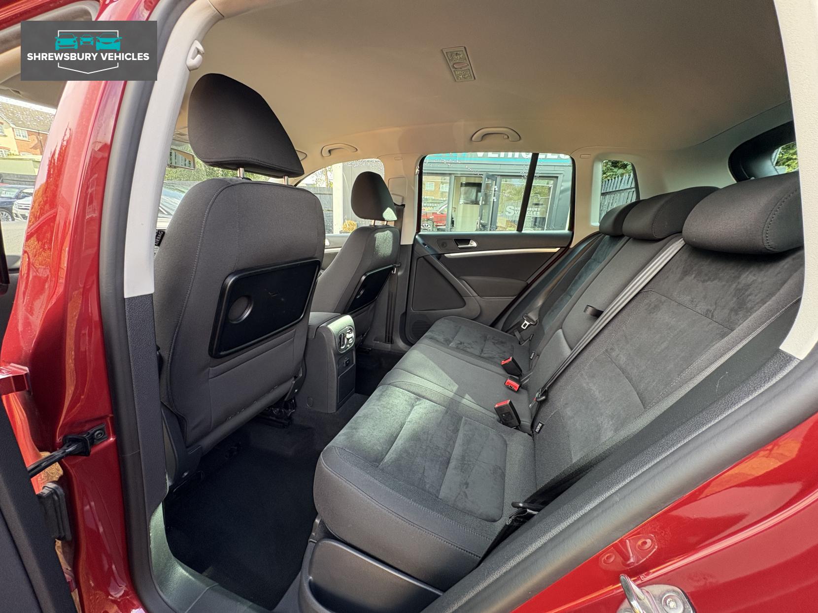 Volkswagen Tiguan 2.0 TDI BlueMotion Tech Match SUV 5dr Diesel DSG 4WD Euro 5 (s/s) (140 ps)