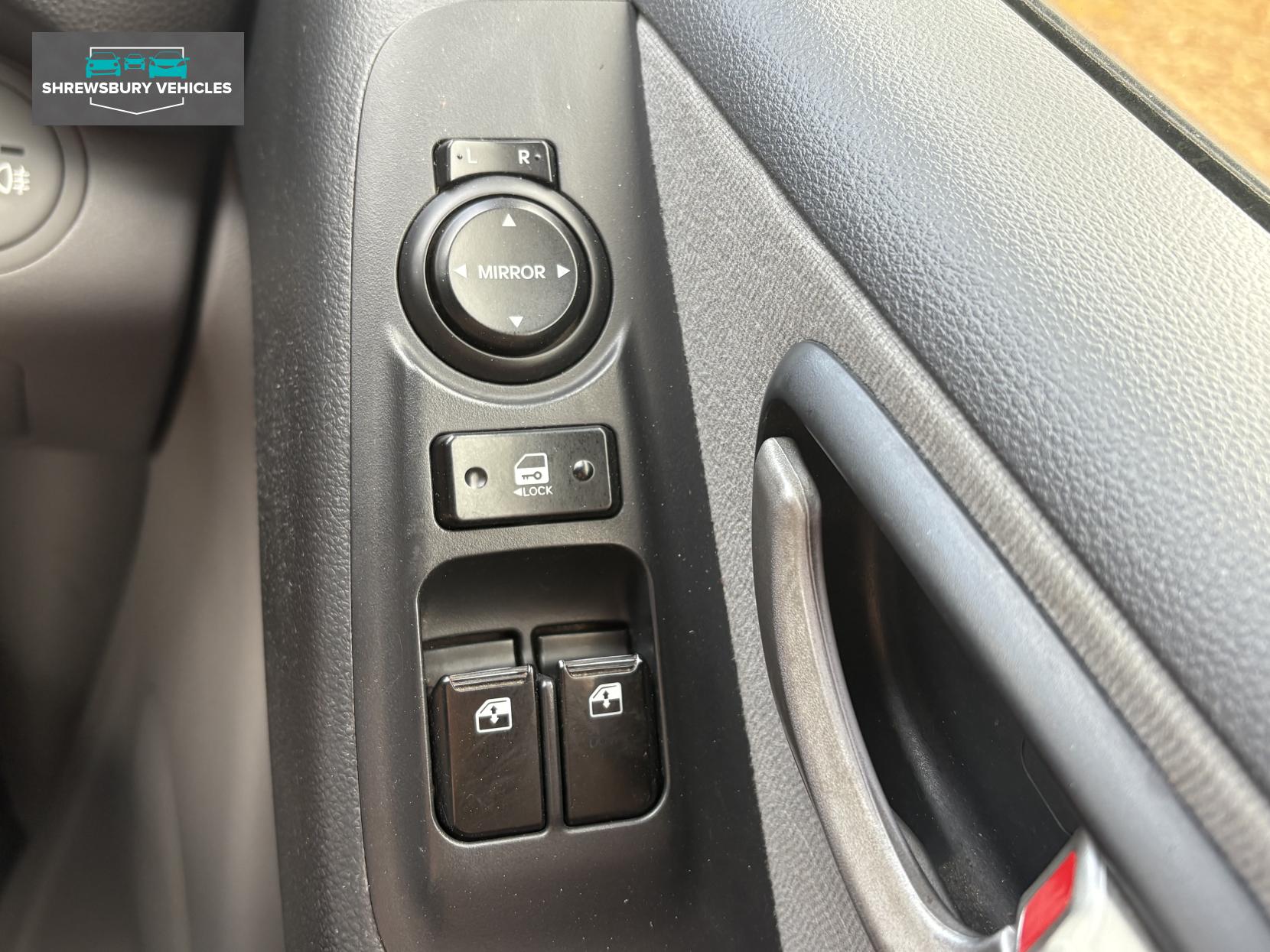 Hyundai i800 2.5 CRDi Style MPV 5dr Diesel Manual Euro 4 (168 bhp)